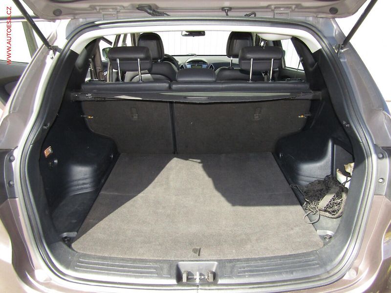 Hyundai ix35 (2011) 1.6 GDi, ČR, AC, tažné - fotka 7 z 17