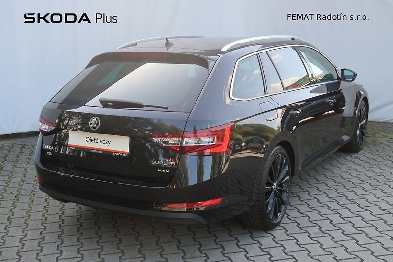 Škoda Superb (2018) Combi L&K  2,0 TDi/140 kW 4X4 - fotka 2 z 36