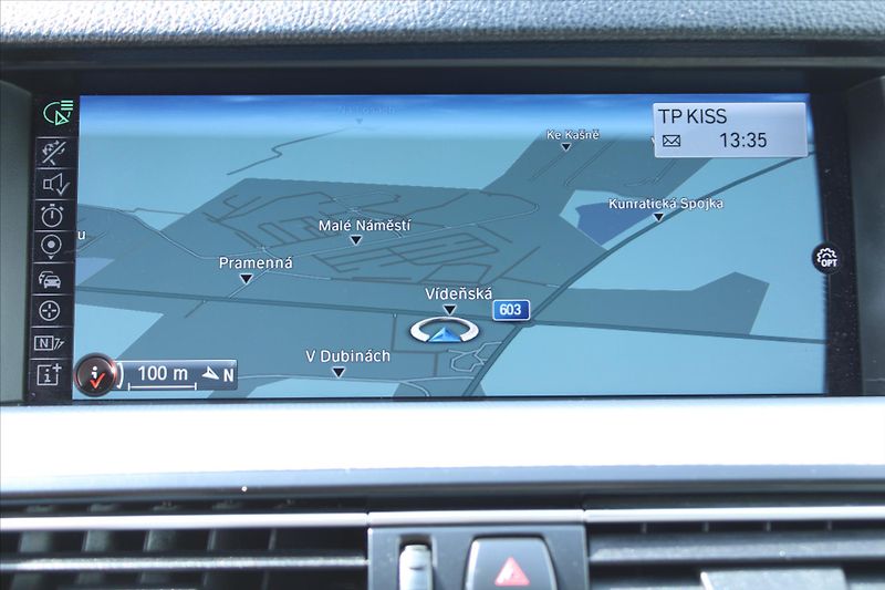 BMW Řada 5 530d xDrive 190kW M PAKET ČR - fotka 27 z 32