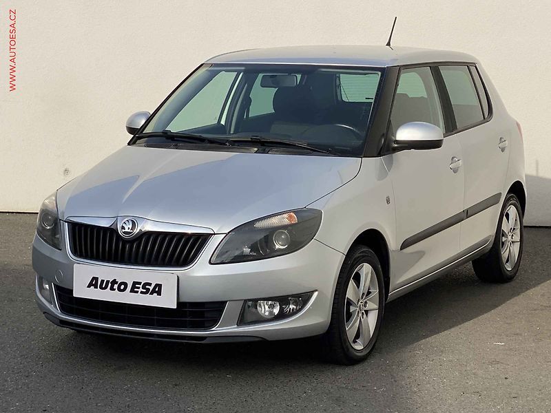 Škoda Fabia (2014) 1.2 TSi, ČR, Ambition, zámek - fotka 3 z 16