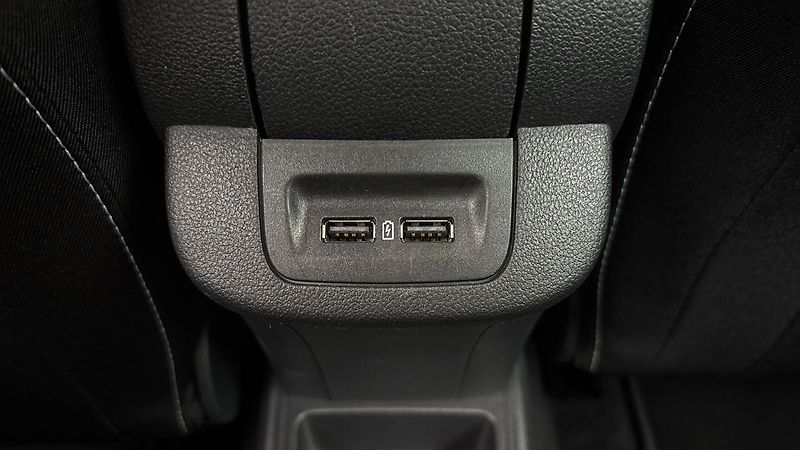 Škoda Fabia 1.0 TSI Ambition Combi - fotka 21 z 24