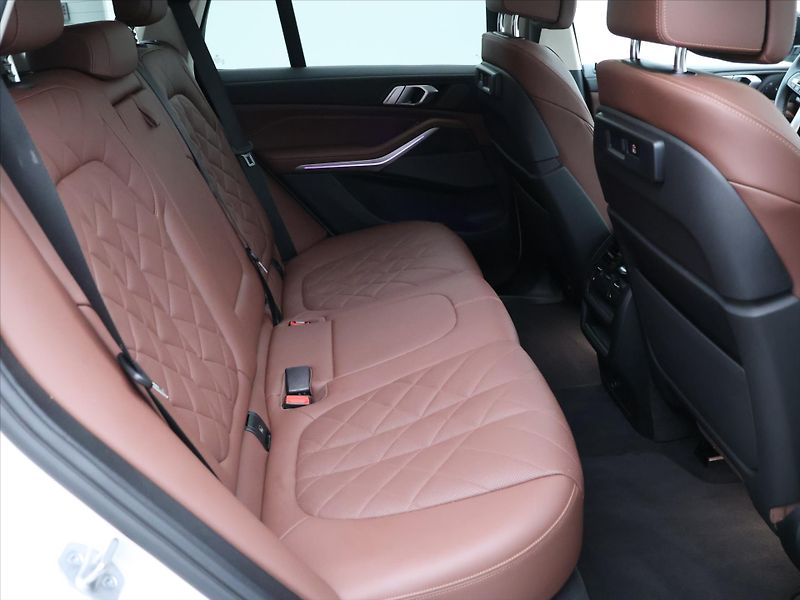 BMW X5 3,0 210kW XDrive30d CZ DPH - fotka 14 z 42