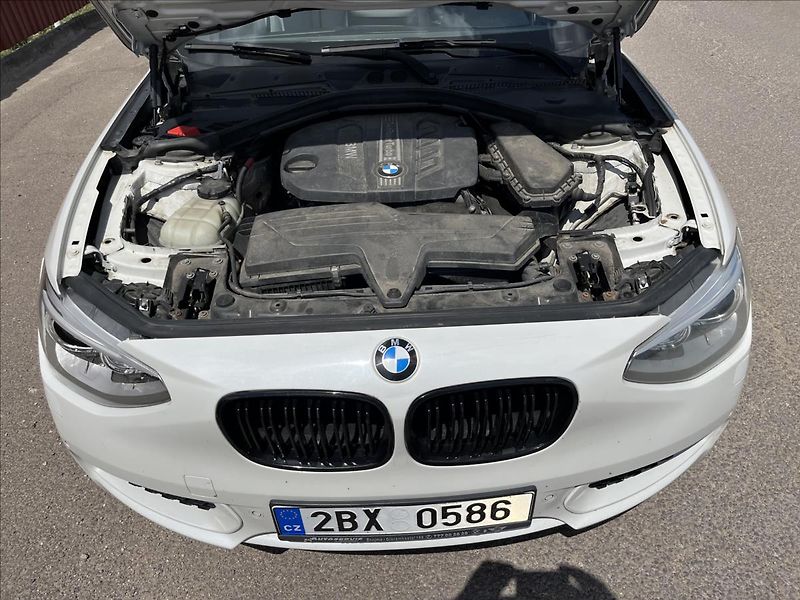 BMW Řada 1 2,0 120d AUTOMAT HARMAN NAVI - fotka 33 z 44