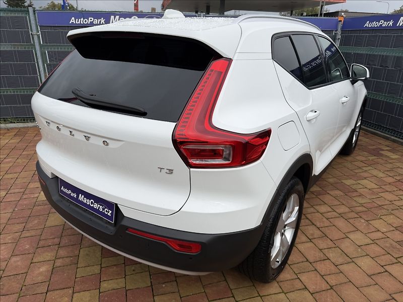 Volvo XC40 1.5 T3 Momentum/Panorama - fotka 6 z 29