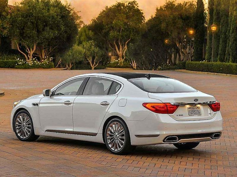 Kia K900.