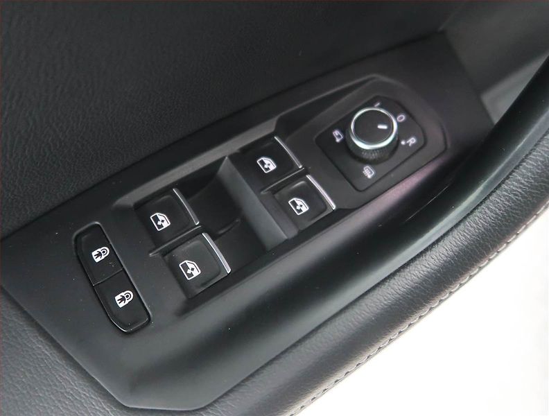 Volkswagen Touareg (2022) 3.0 TDI - fotka 24 z 24