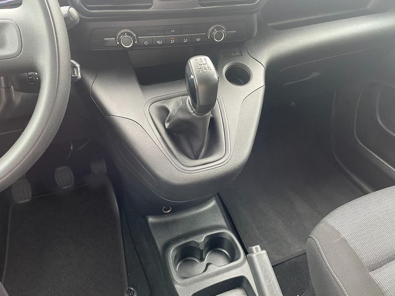Toyota ProAce City Verso SHUTTLE L2 1.5 D-4D 75 kW - fotka 16 z 18