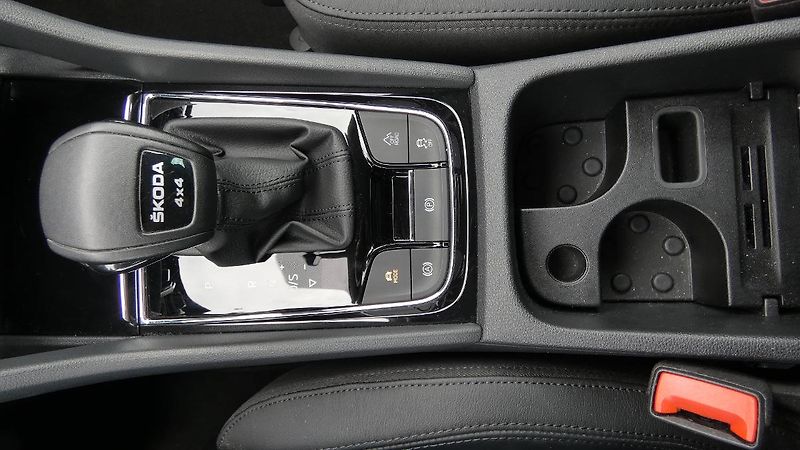 Škoda Kodiaq 2,0 TSI 140 kW L&K 4x4 DSG - fotka 18 z 27