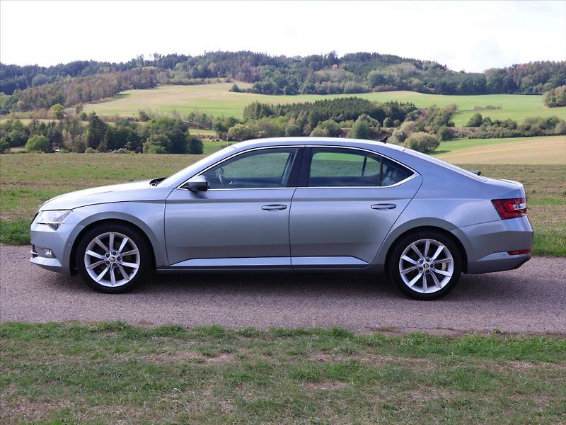 Škoda Superb 2,0 TDI 140kW DSG Style Plus - fotka 4 z 29