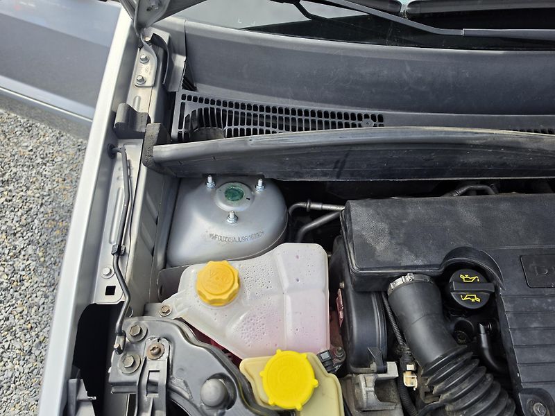 Ford Fusion 1.4 i Klimatizace TZ - fotka 17 z 24