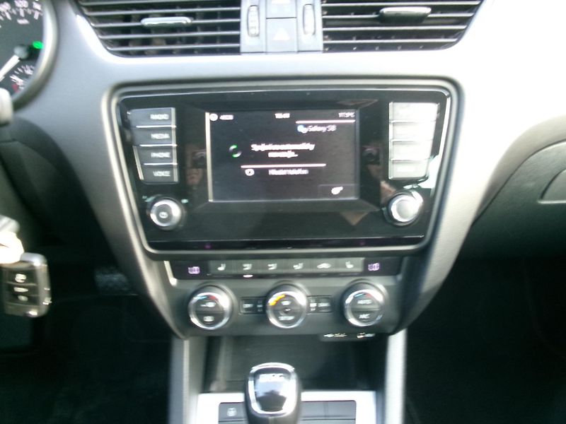 Škoda Octavia (2014) 1,2TSI NAVI DSG AC BT VÝHŘEV - fotka 28 z 34