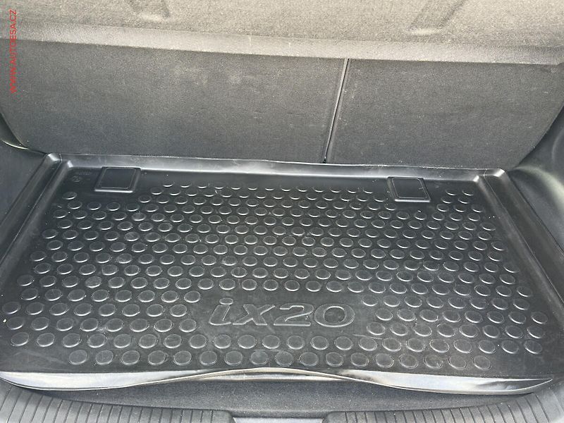 Hyundai ix20 (2014) 1.6i, ČR, AC, TZ - fotka 7 z 17