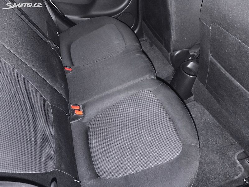 Hyundai i20 1,4,MAX VÝBAVA,100KM,1MAJ50LET - fotka 6 z 28