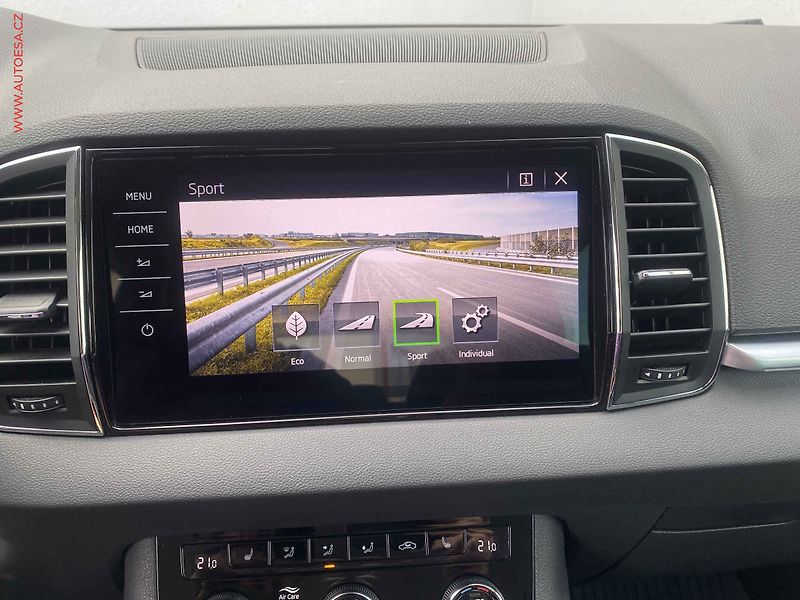 Škoda Karoq (2018) 1.5 TSi, Style, DSG, LED - fotka 17 z 20