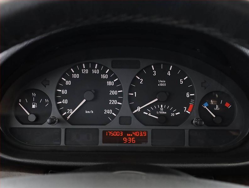 BMW Řada 3 (2002) 316 i, nová STK, jezdí výborně - fotka 8 z 15