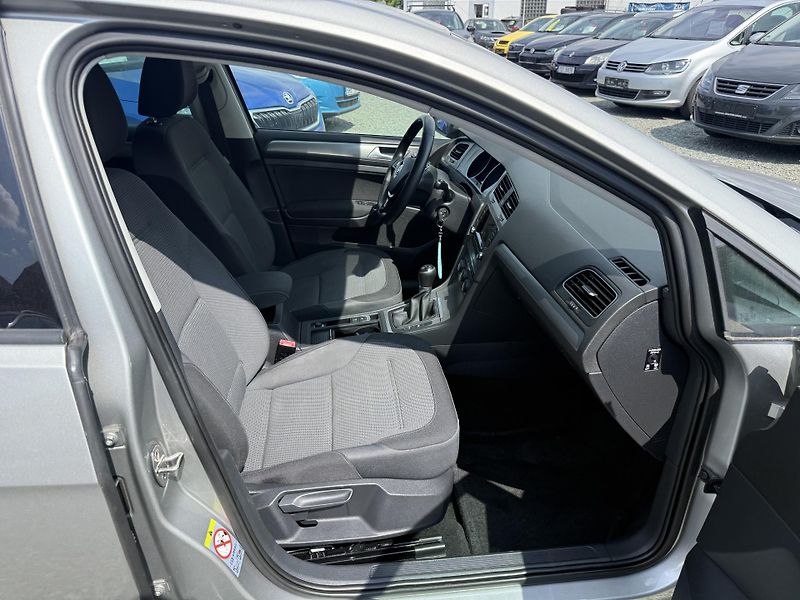 Volkswagen Golf 1.2 TSI COMFORTLINE - fotka 10 z 13