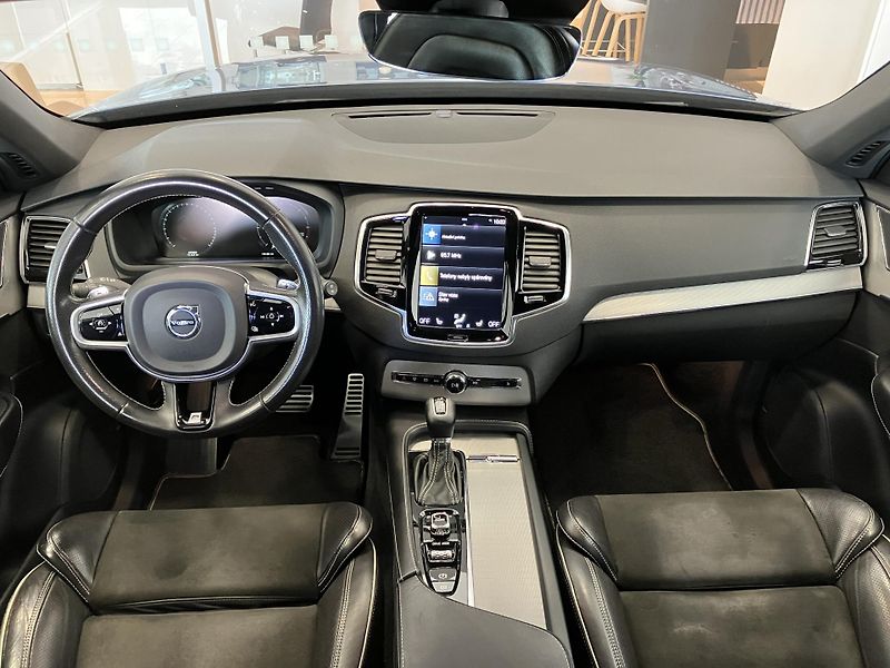 Volvo XC90 D5 AWD R-Design AT8, ČR - fotka 19 z 54