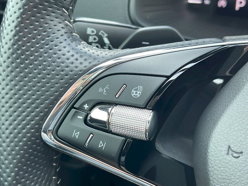 Škoda Karoq (2023) 1.5 TSI 110kW Sportline DSG - fotka 8 z 35