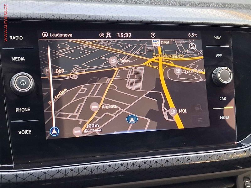 Volkswagen T-Cross (2022) 1.0 TSi, R-Line, DSG, LED - fotka 17 z 19