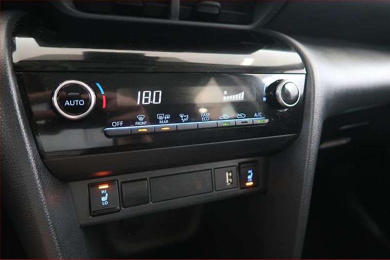 Toyota Yaris Cross (2023) Comfort Style Tech 1.5 VVT-iE - fotka 18 z 19