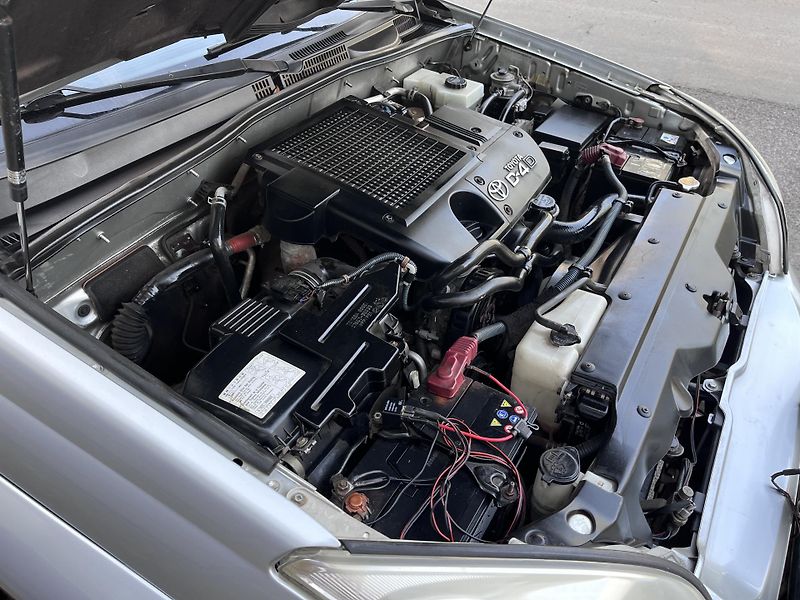 Toyota Land Cruiser 120 3,0D 4WD/automat 8-míst/ČR - fotka 37 z 39