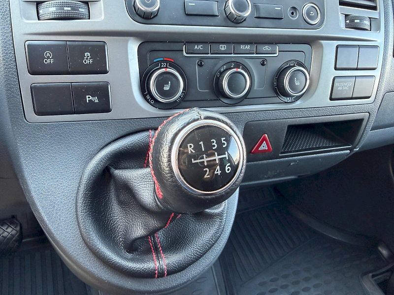 Volkswagen Multivan (2013) SL 2,0 TDI 103KW 6G - fotka 27 z 35