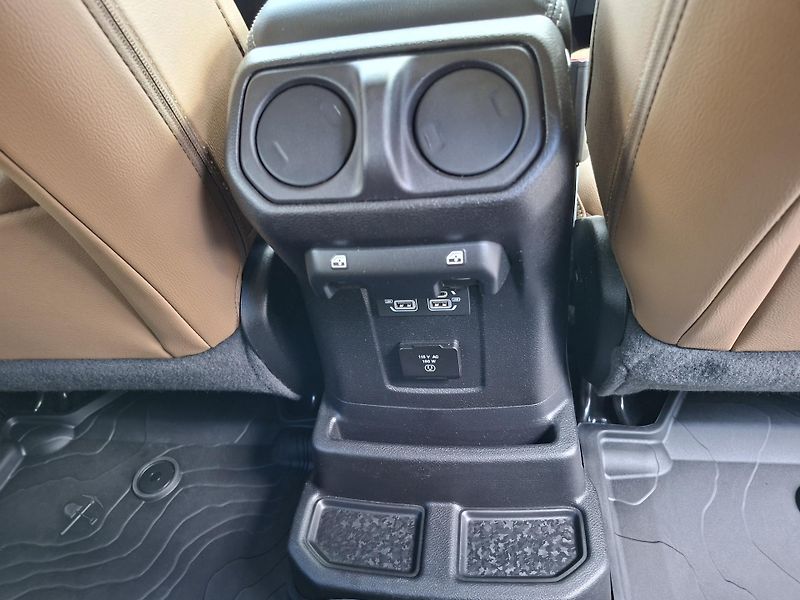 Jeep Wrangler (2021) SAHARA 4x4 Unlimited, DPH   - fotka 18 z 52