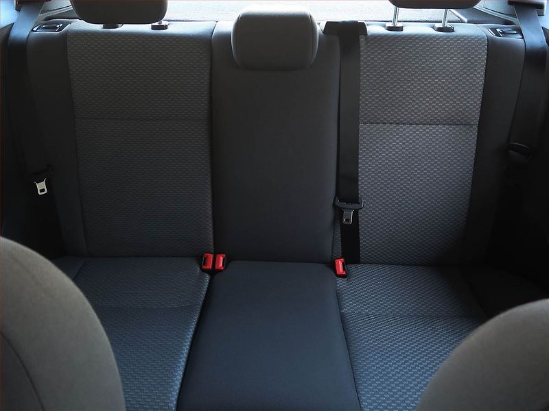 Ford Focus (2008) 1.6 16V, po STK, rezervace - fotka 10 z 16