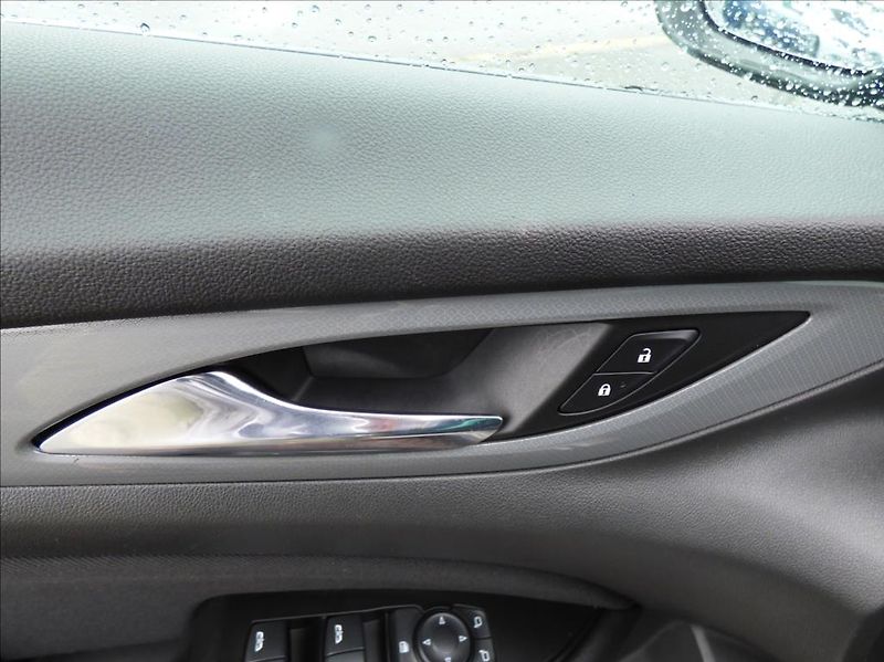 Opel Insignia 2,0 CDTi  Business Edition - fotka 10 z 39