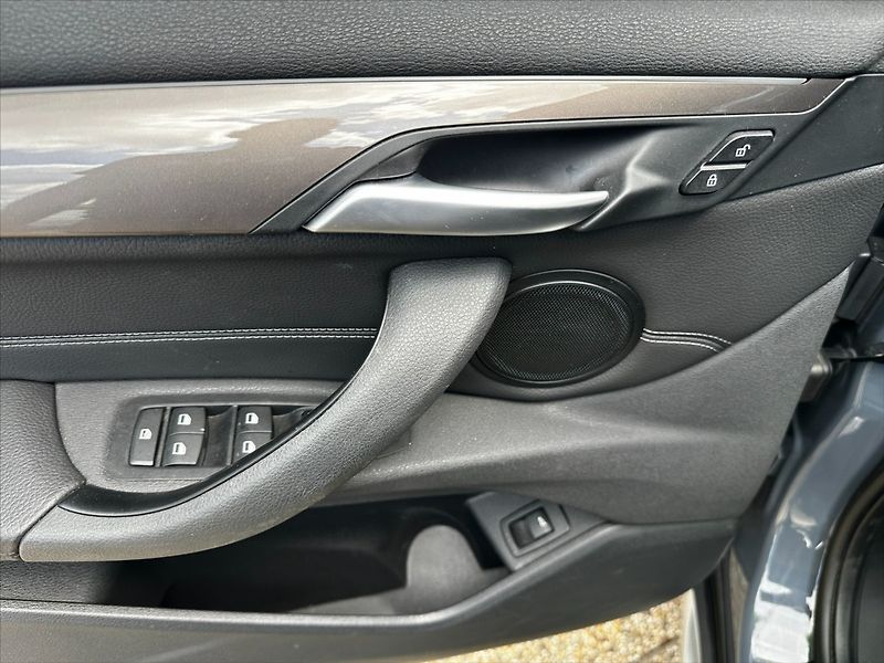 BMW X1 2,0 140kW-xDRIVE-CZ-DPH-VÝBAVA - fotka 19 z 44