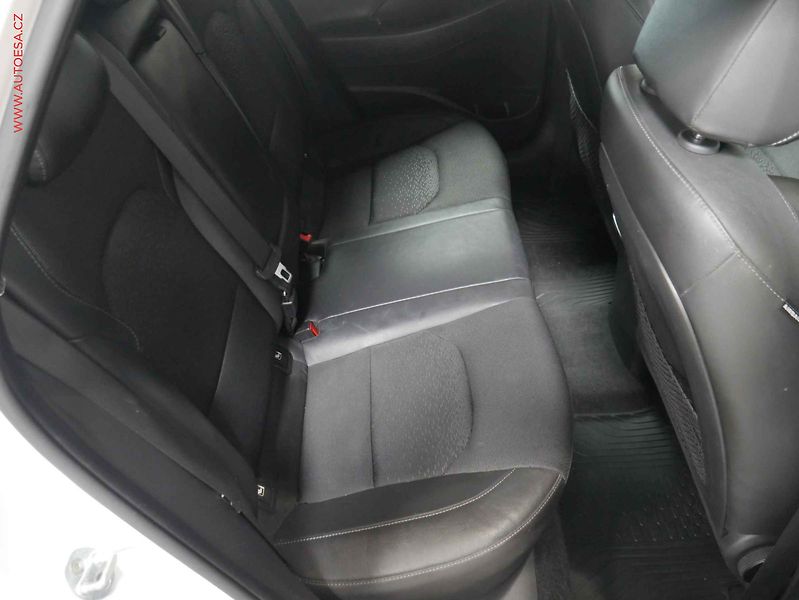 Hyundai i30 (2017) 1.5 T-GDI, ČR, DSG, LED - fotka 11 z 27
