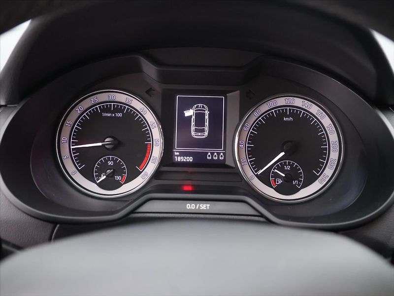Škoda Octavia 1.6 TDI CZ Style Kessy LED DPH - fotka 14 z 27