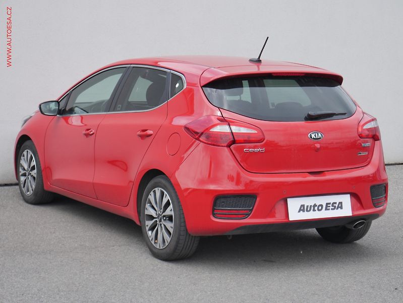 Kia Ceed (2016) 1.6 CRDi, ČR, AC, navi, park - fotka 6 z 27