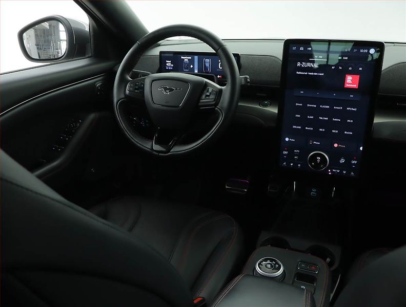 Ford Mustang Mach-E (2021) Extended Range AWD, SoH 93% - fotka 7 z 21