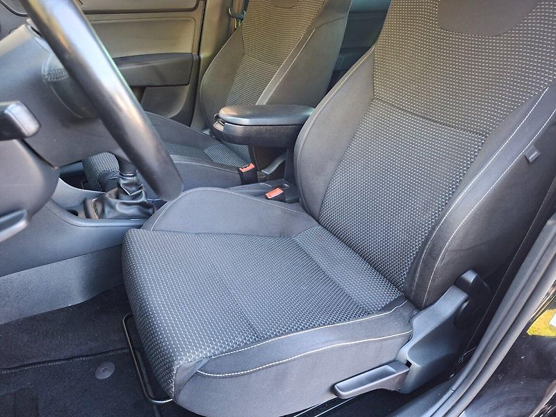 Škoda Rapid (2014) SPBK 1.2TSI 77kW -VÝBAVA! - fotka 18 z 28