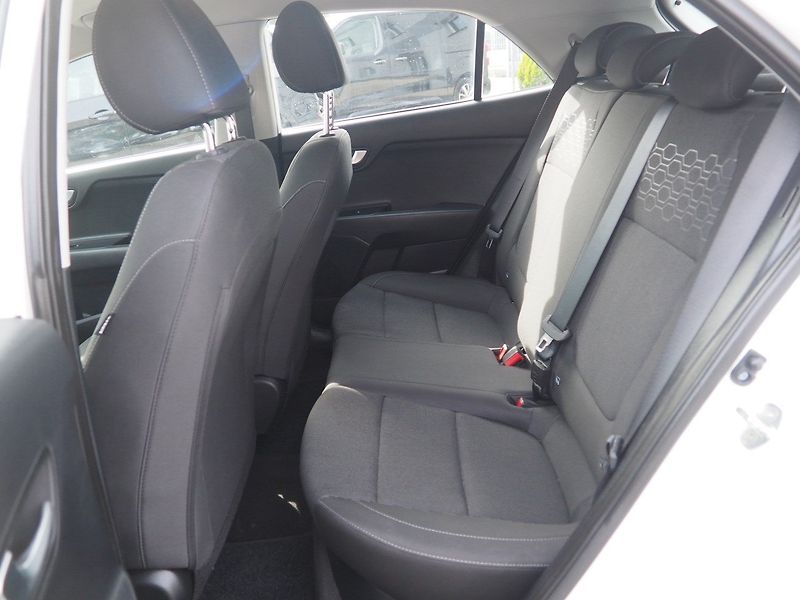 Kia Rio (2022) 1.0 T-GDI GPF Exclusive 74kW 6 - fotka 12 z 36