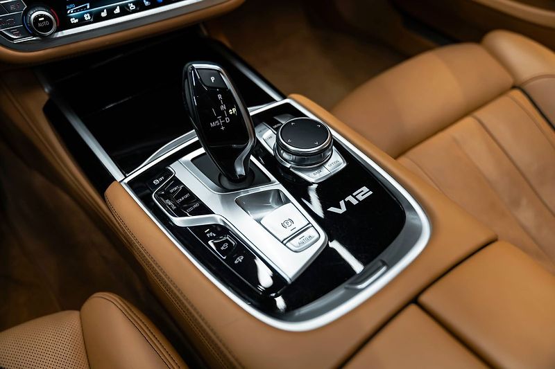 BMW Ostatní Li xDrive - fotka 17 z 32