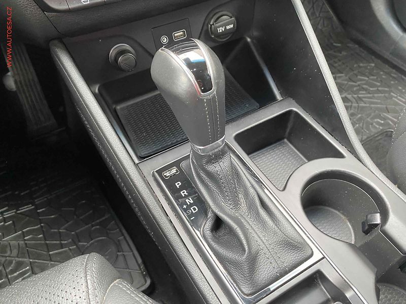 Hyundai Tucson (2017) 2.0 CRDi 4x4, ČR, AT, navi - fotka 17 z 19