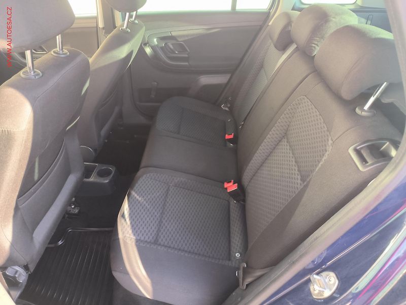 Škoda Fabia (2014) 1.2 TSi, 2.maj,ČR, Ambition - fotka 10 z 15