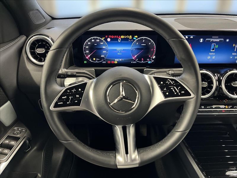 Mercedes-Benz GLB 180 d Progressive Line - fotka 10 z 22