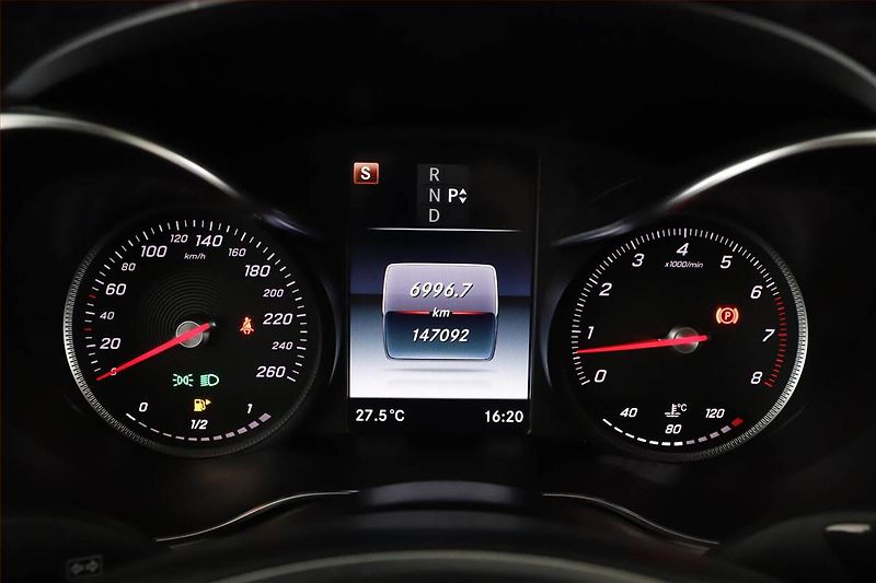 Mercedes-Benz GLC (2018) 300 - fotka 13 z 29