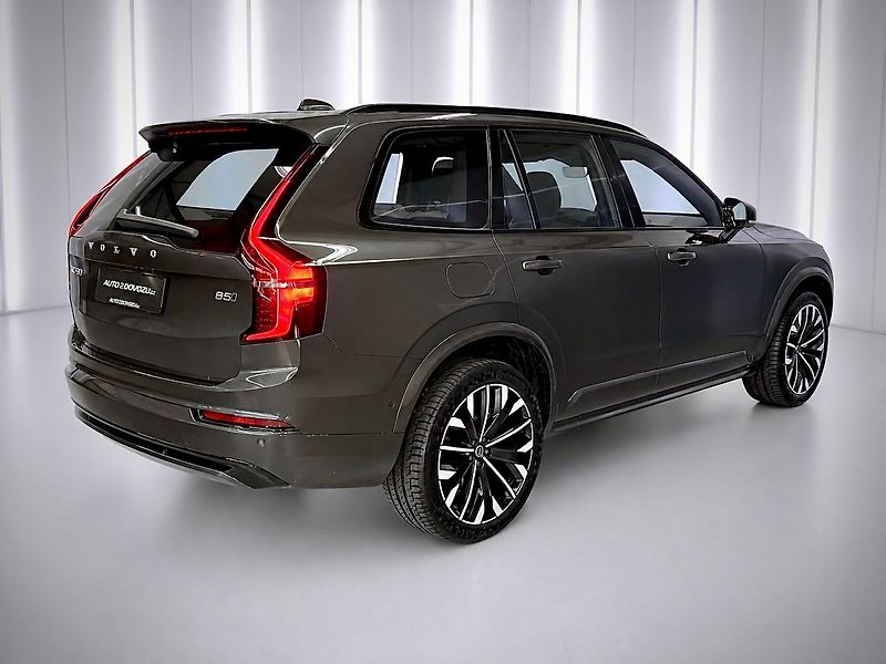 Volvo XC90 (2026) B5 AWD PLUS DARK, PANORAMA, H/ - fotka 6 z 32