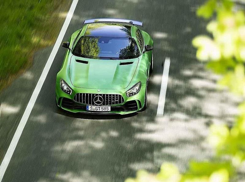 Mercedes-AMG GT R.