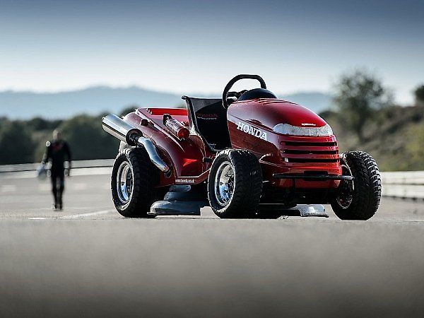 Honda Mean Mower je nejrychlejší sekačka na světě.