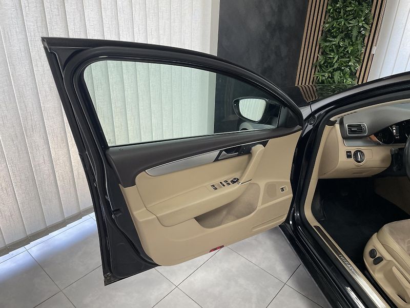 Volkswagen Passat 2.0 TDi 4x4 ČR 6M NAVI XENON - fotka 18 z 27