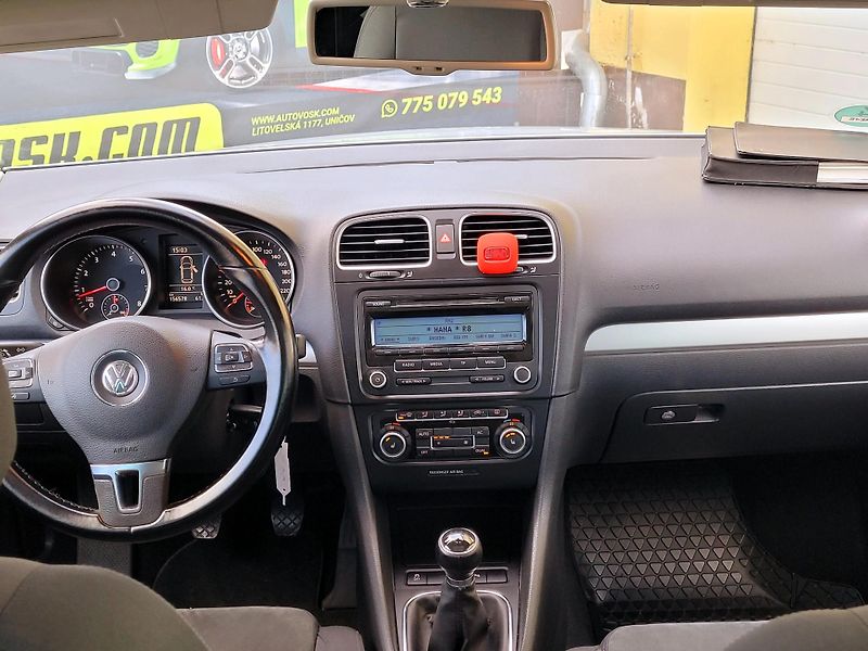 Volkswagen Golf 1,4 TSi Highline ROZVODY     - fotka 31 z 40