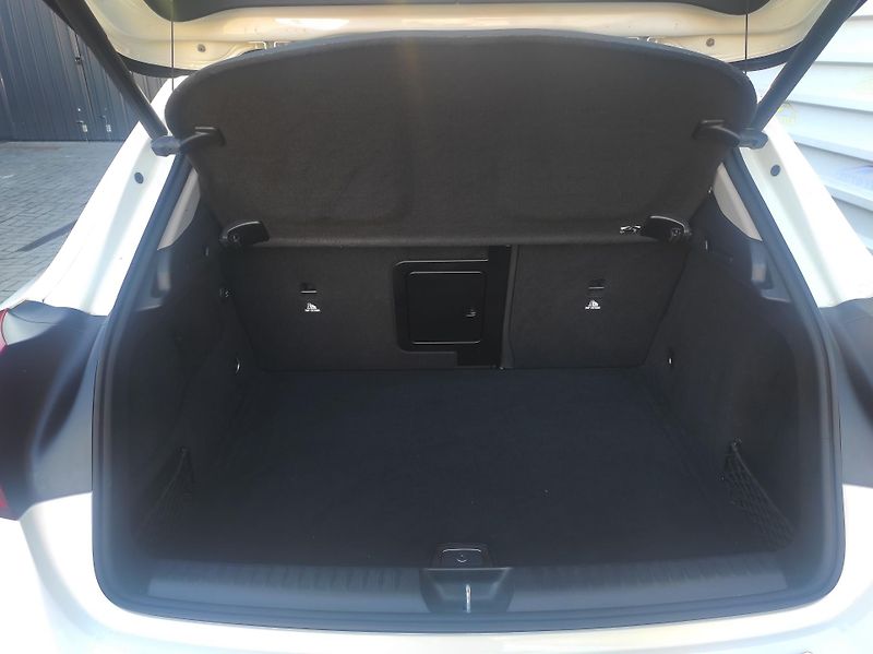 Mercedes-Benz GLA 200d 4MATIC,AT,ČR - fotka 39 z 42
