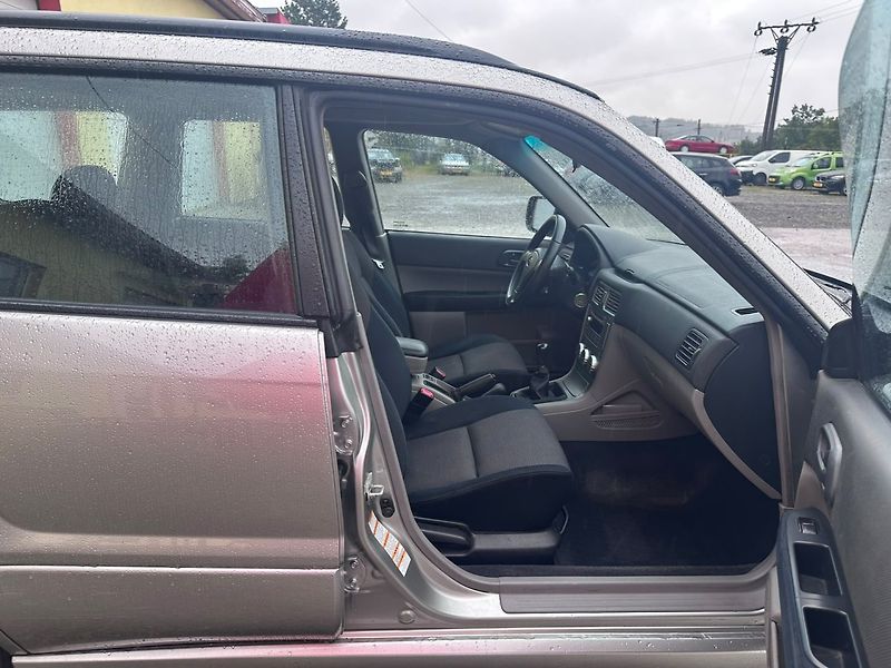 Subaru Forester (2006) 2.0 4x4/116kW/Serv.Knih/Výhřev - fotka 20 z 23