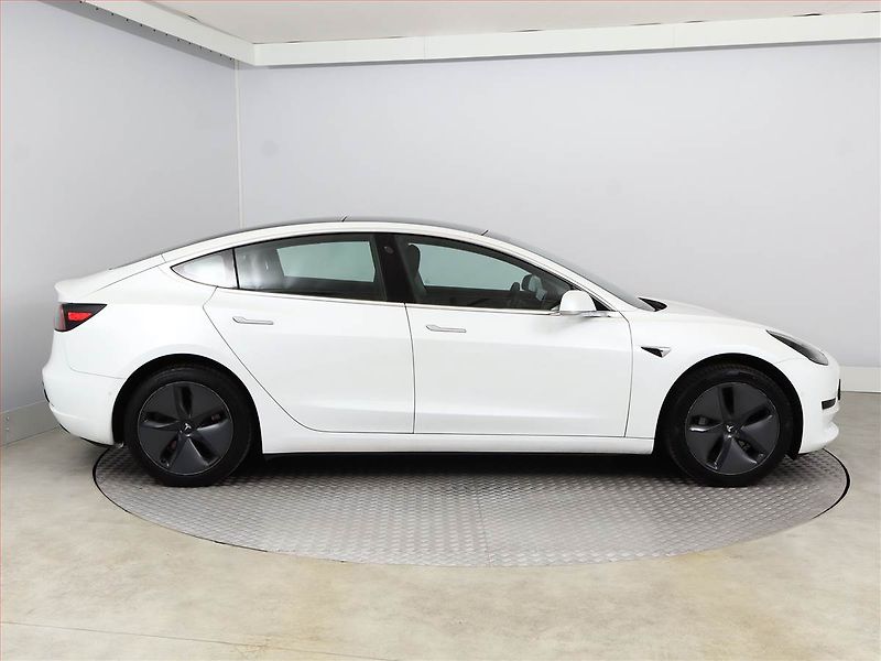 Tesla Model 3 (2019) Std Range Plus 52kWh, SoH 82% - fotka 6 z 18