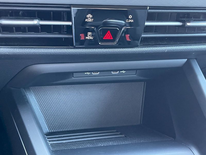 Volkswagen Golf Variant (2024) 1,5 eTSI 85 kW Life - fotka 12 z 34